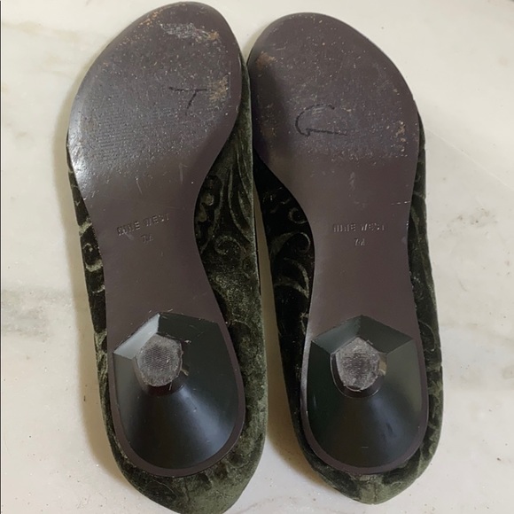 NINE WEST Army Green Velour Kitten Heel - Picture 6 of 6